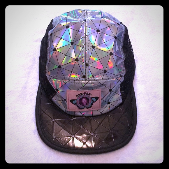 Dan-Pak holographic SnapBack. - Picture 1 of 2